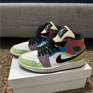 Wmns Air Jordan 1 Mid SE 'Lightbulb'